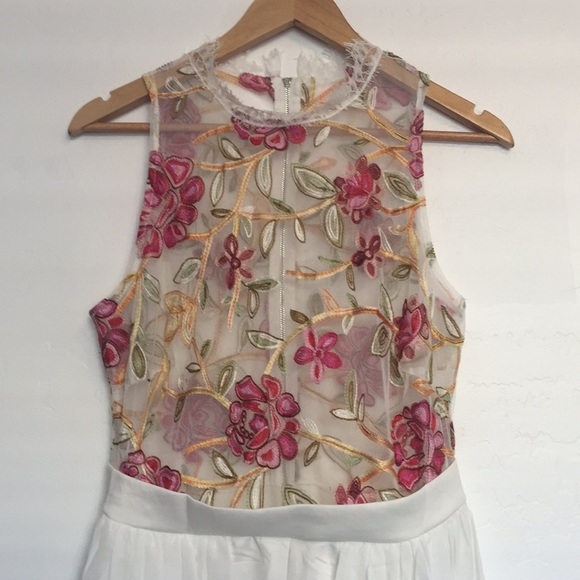 ELEGANT SEXY EMBROIDERED ROMPER SIZE LARGE 12US - Picture 3 of 7